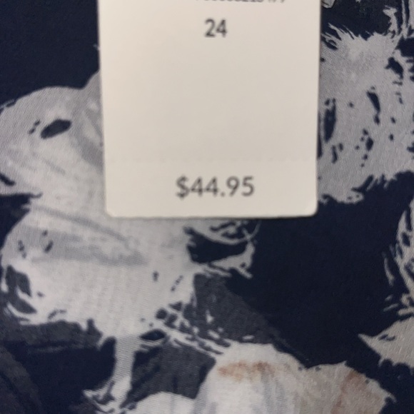 🔥Free w/any purchase - NWOT LANE BRYANT tank top, blouse w/floral pattern Plus - Picture 5 of 5